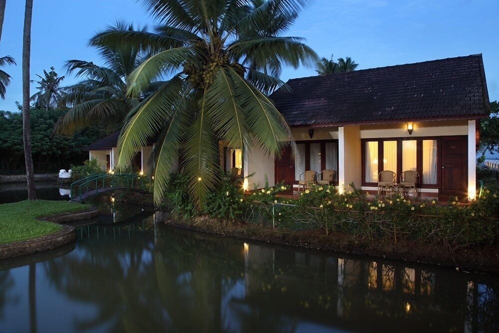 Abad Whispering Palms Hotel Kumarakom Eksteriør billede
