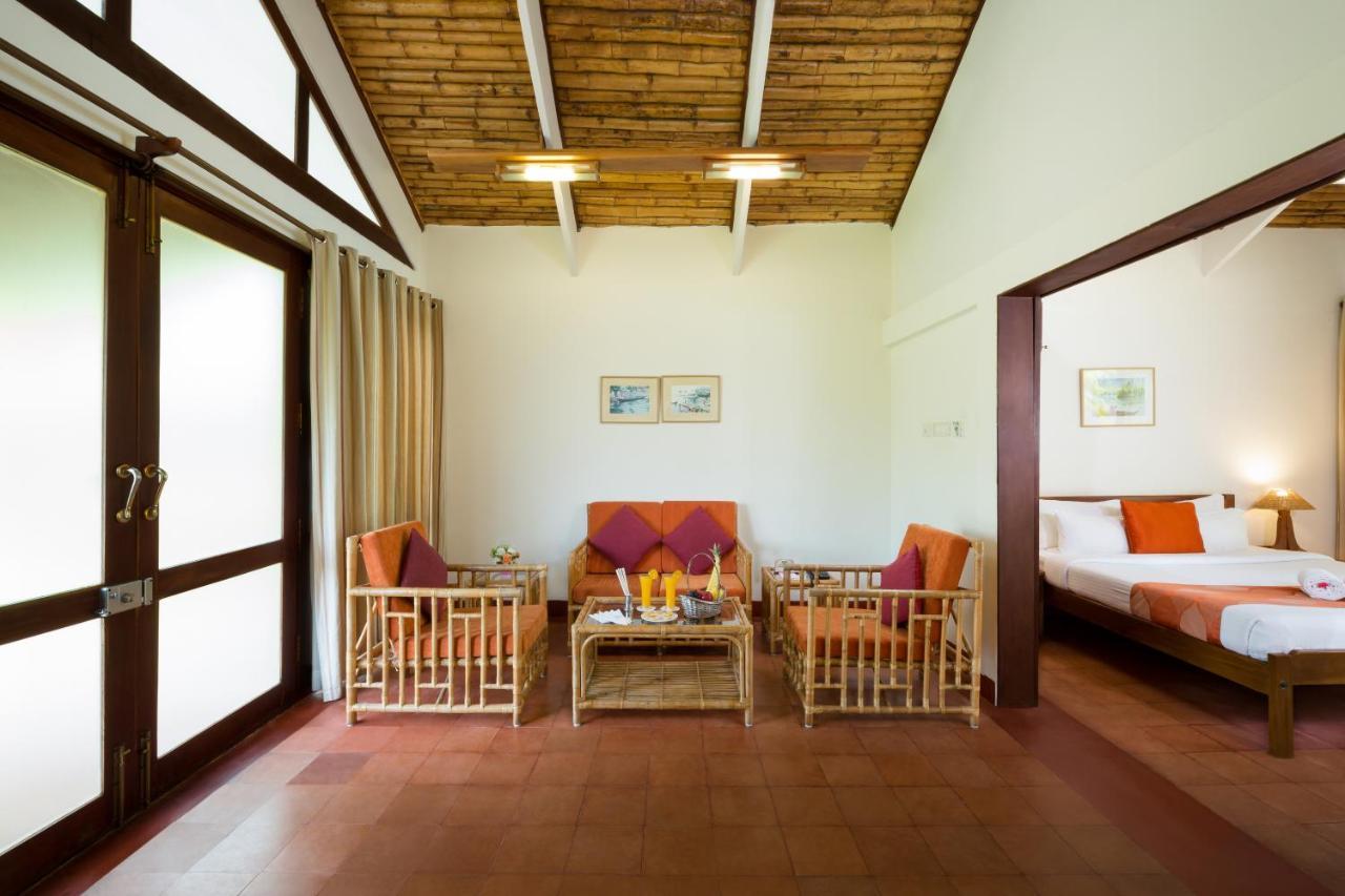 Abad Whispering Palms Hotel Kumarakom Eksteriør billede