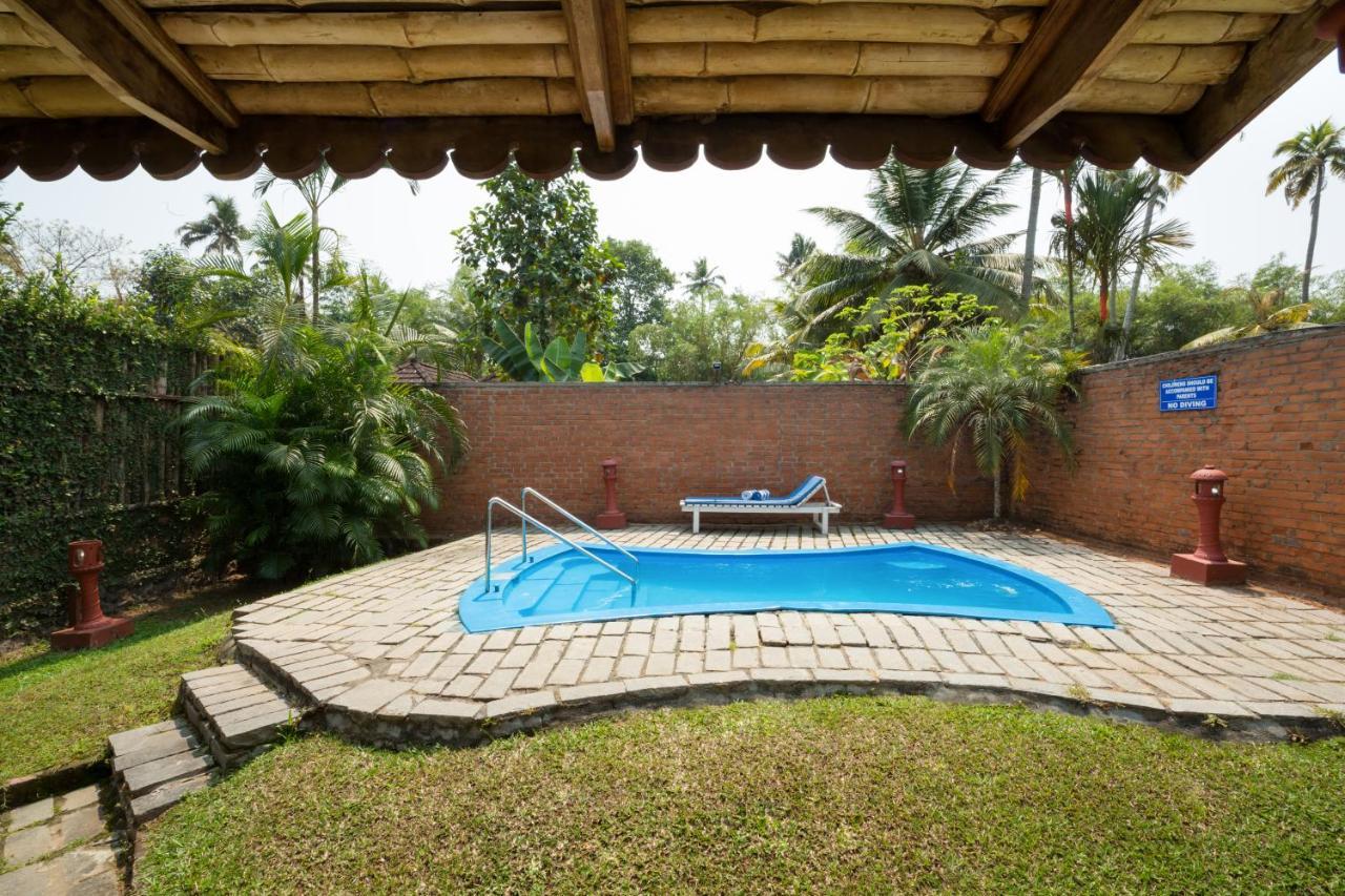 Abad Whispering Palms Hotel Kumarakom Eksteriør billede