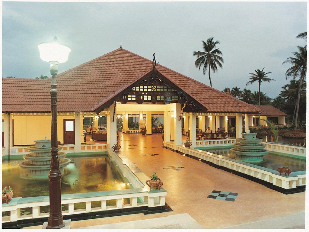 Abad Whispering Palms Hotel Kumarakom Eksteriør billede