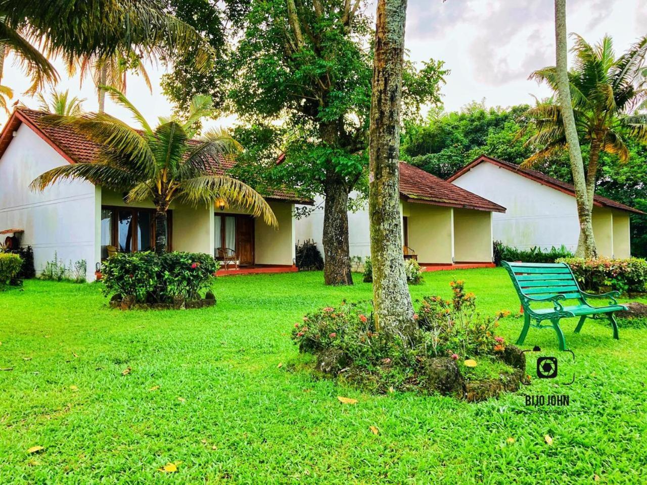 Abad Whispering Palms Hotel Kumarakom Eksteriør billede
