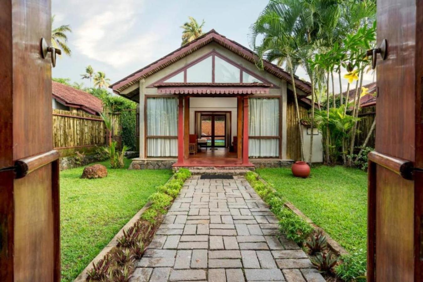 Abad Whispering Palms Hotel Kumarakom Eksteriør billede
