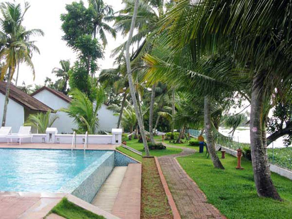 Abad Whispering Palms Hotel Kumarakom Eksteriør billede