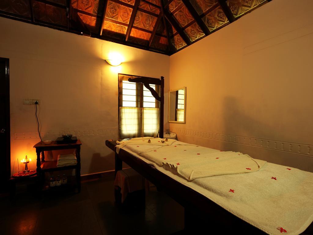 Abad Whispering Palms Hotel Kumarakom Eksteriør billede
