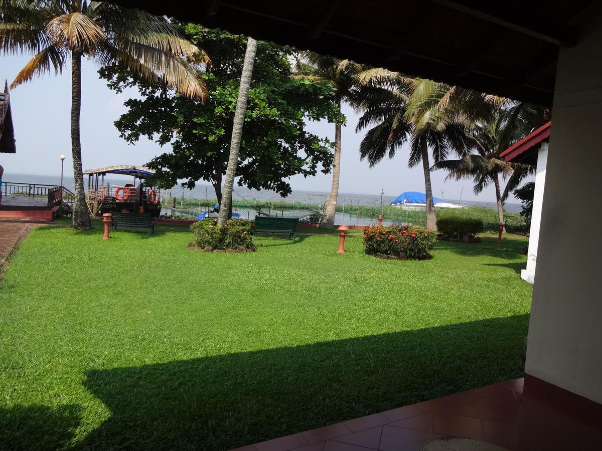Abad Whispering Palms Hotel Kumarakom Eksteriør billede